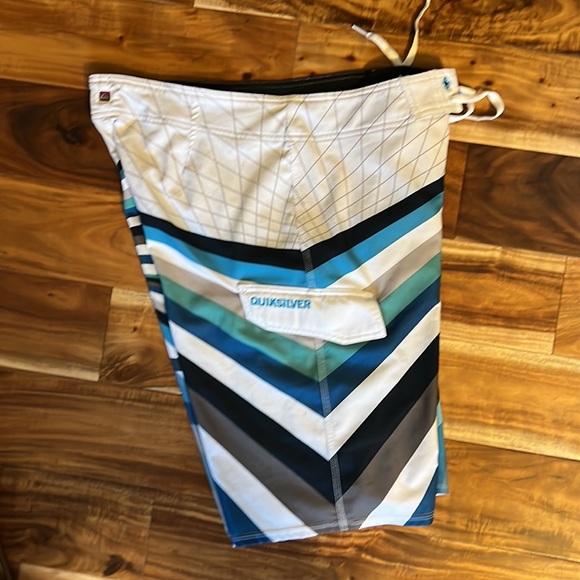 Quicksilver board shorts size 33. Multi color. - Picture 2 of 3